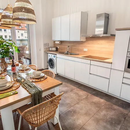 Imposante Whg - Zentral - Dachterrasse - Parken - Aufzug *