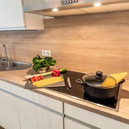 Imposante Whg - Zentral - Dachterrasse - Parken - Aufzug *