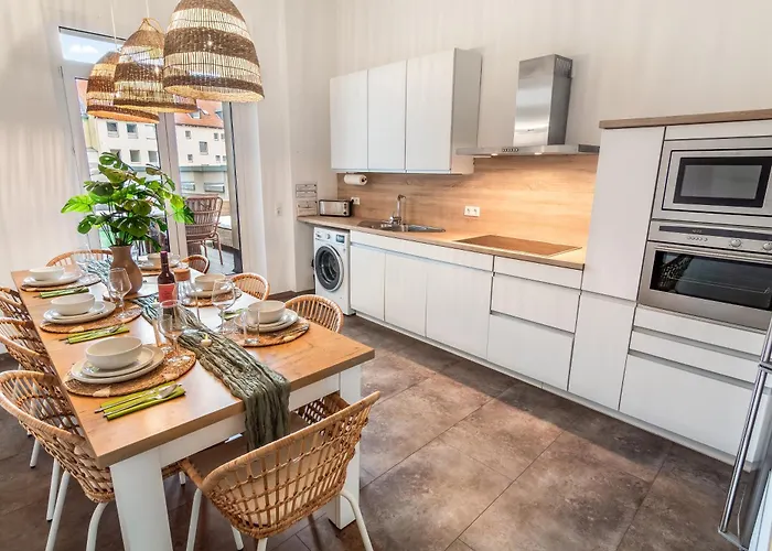 Imposante Whg - Zentral - Dachterrasse - Parken - Aufzug *